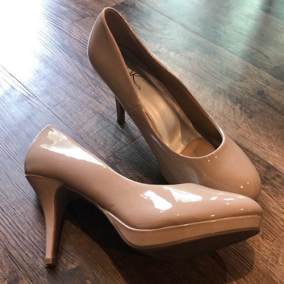 wide width nude pumps